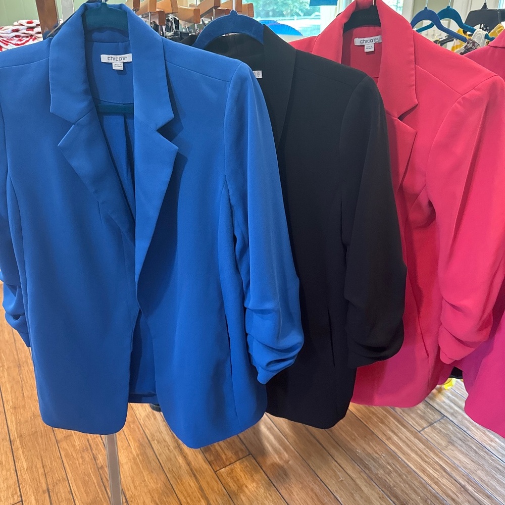 Notched-Lapel Ruched Sleeve Blazer